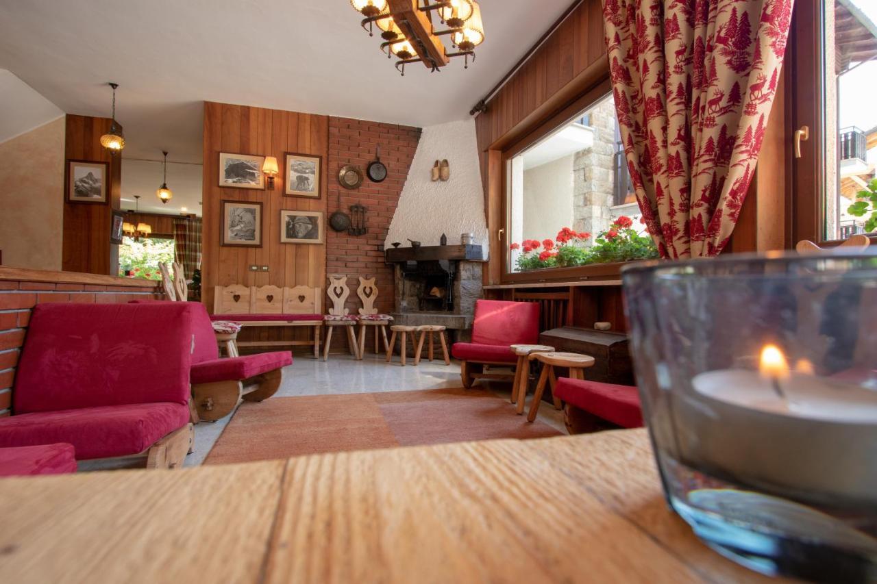 Hotel Al Caminetto Valtournenche Bagian luar foto