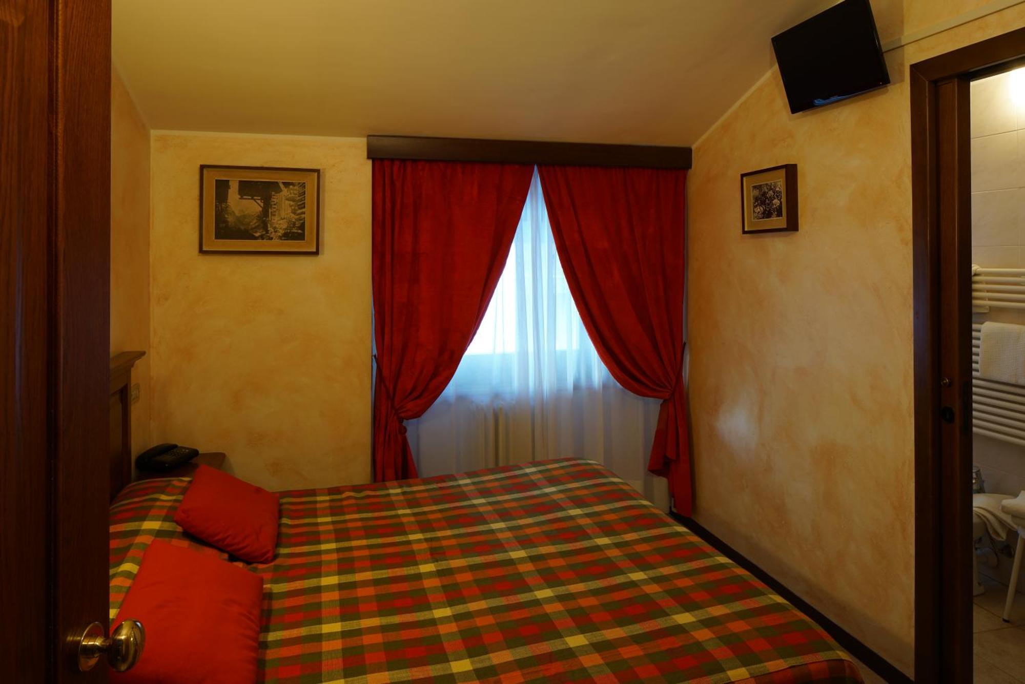 Hotel Al Caminetto Valtournenche Bagian luar foto