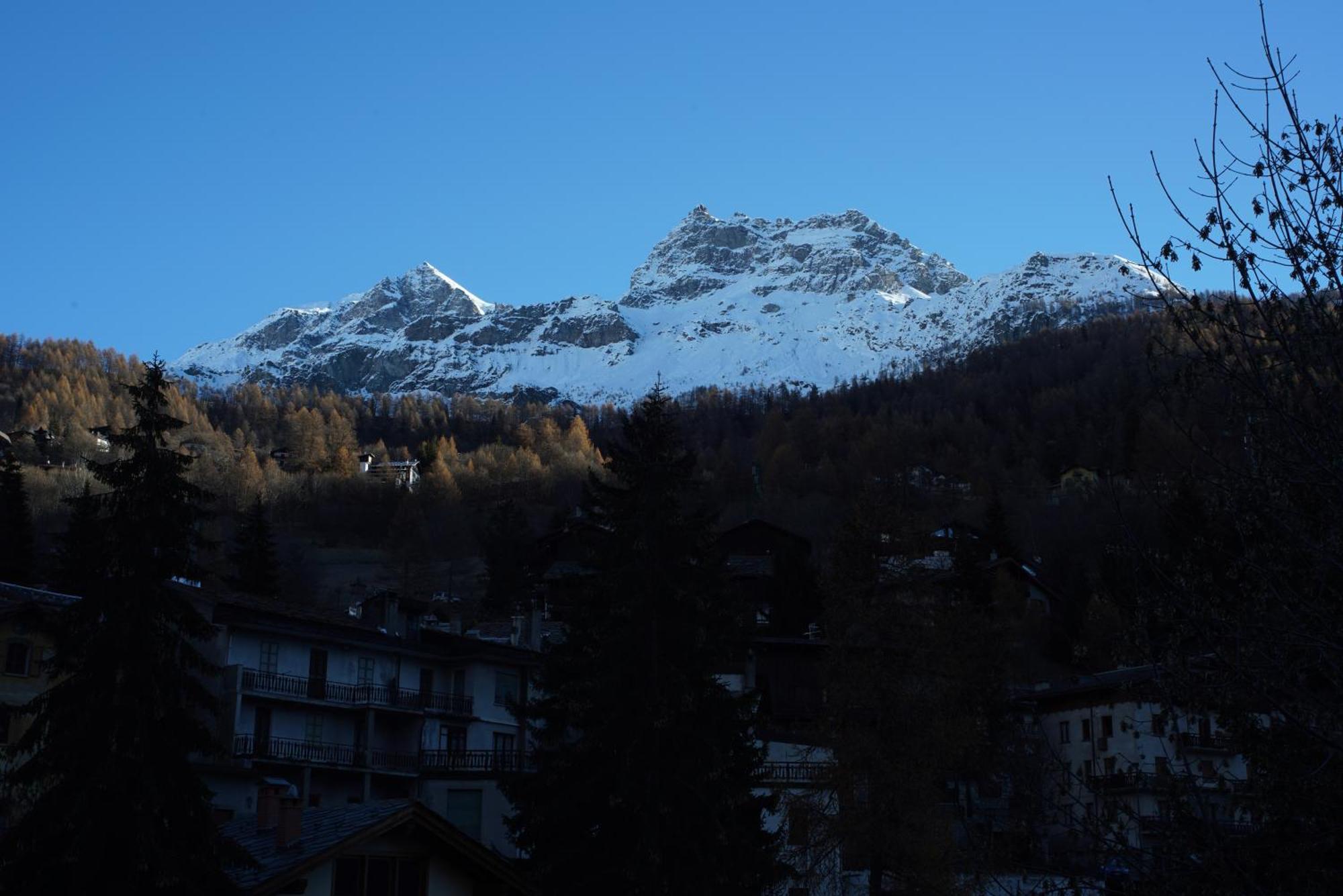 Hotel Al Caminetto Valtournenche Bagian luar foto