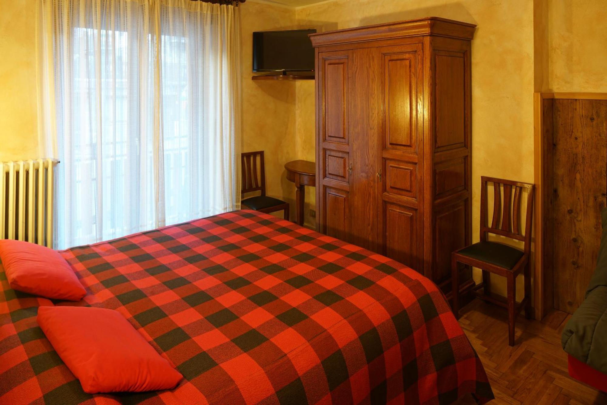 Hotel Al Caminetto Valtournenche Bagian luar foto