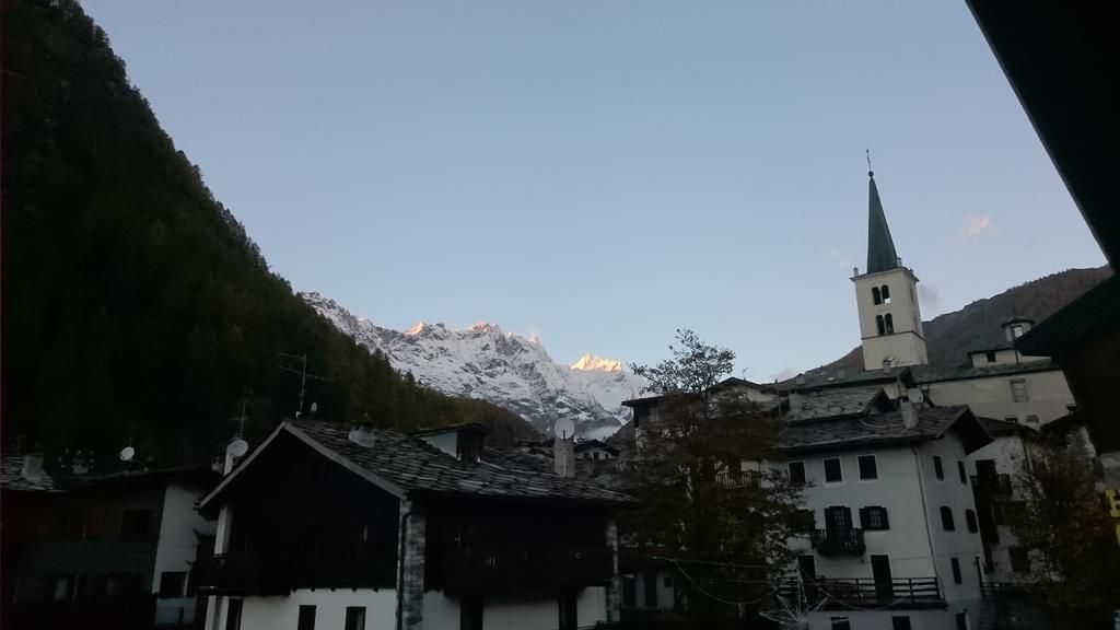 Hotel Al Caminetto Valtournenche Bagian luar foto