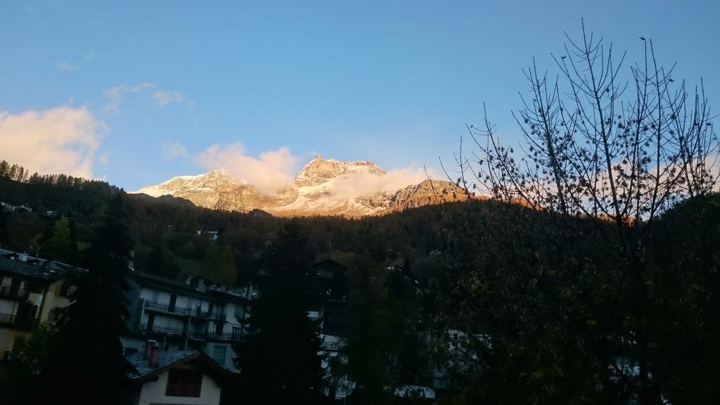 Hotel Al Caminetto Valtournenche Bagian luar foto