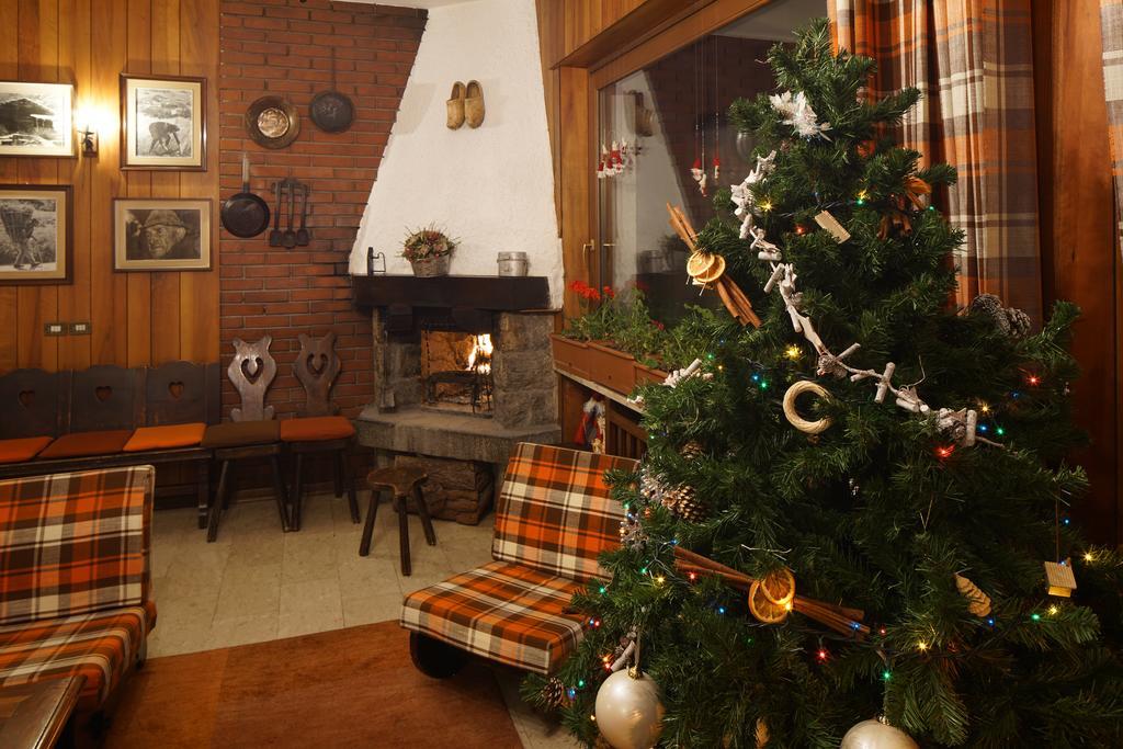Hotel Al Caminetto Valtournenche Bagian luar foto