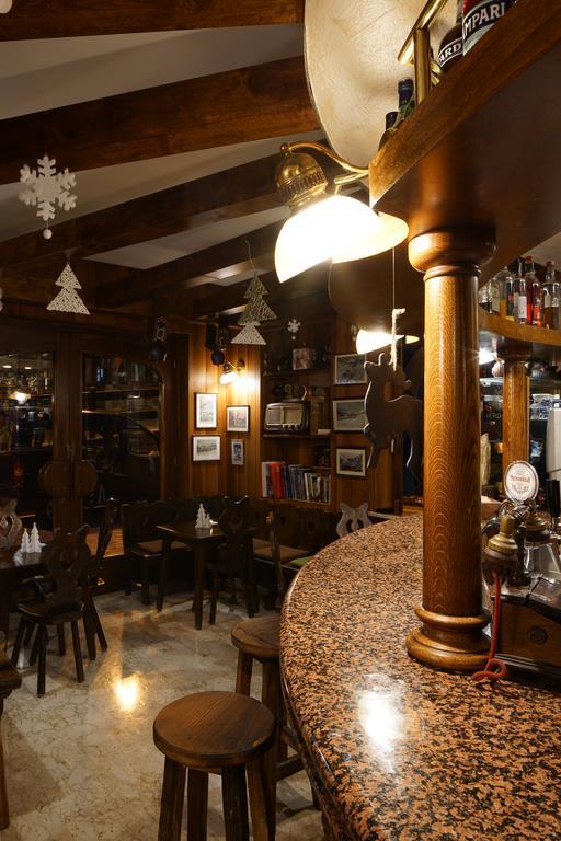 Hotel Al Caminetto Valtournenche Bagian luar foto