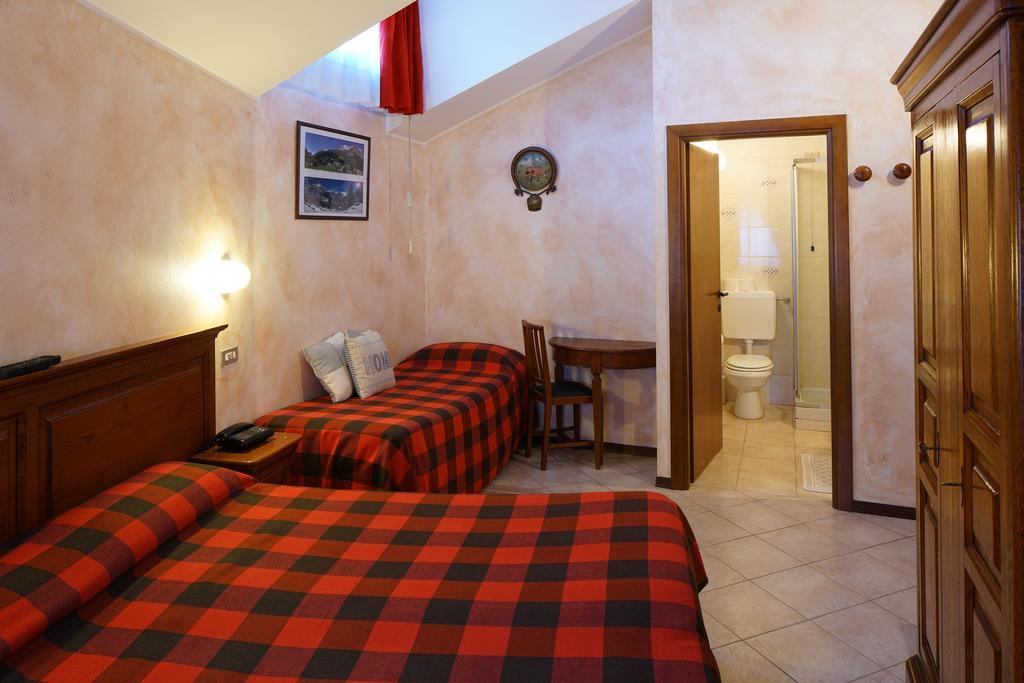 Hotel Al Caminetto Valtournenche Bagian luar foto