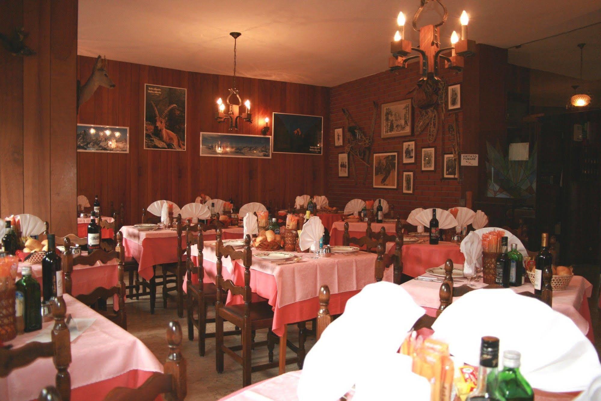 Hotel Al Caminetto Valtournenche Bagian luar foto