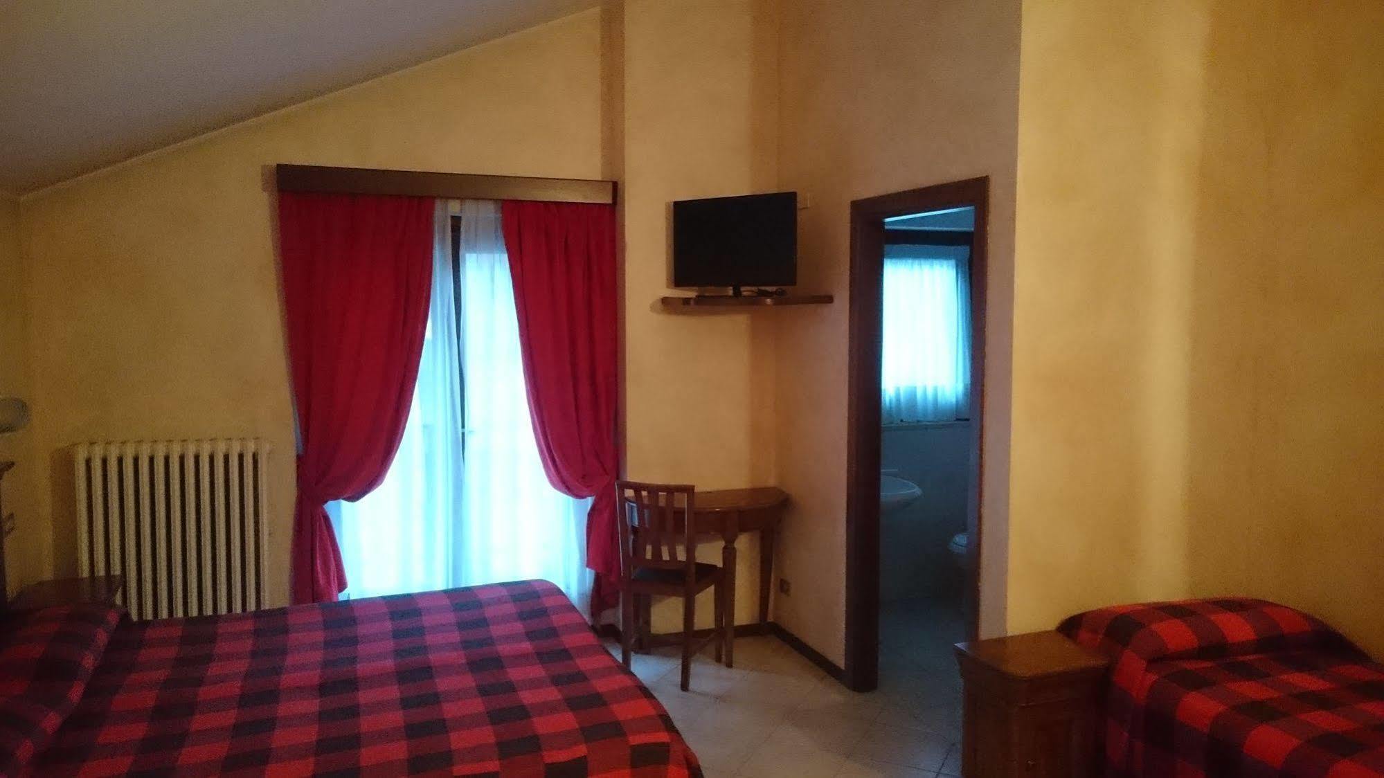 Hotel Al Caminetto Valtournenche Bagian luar foto