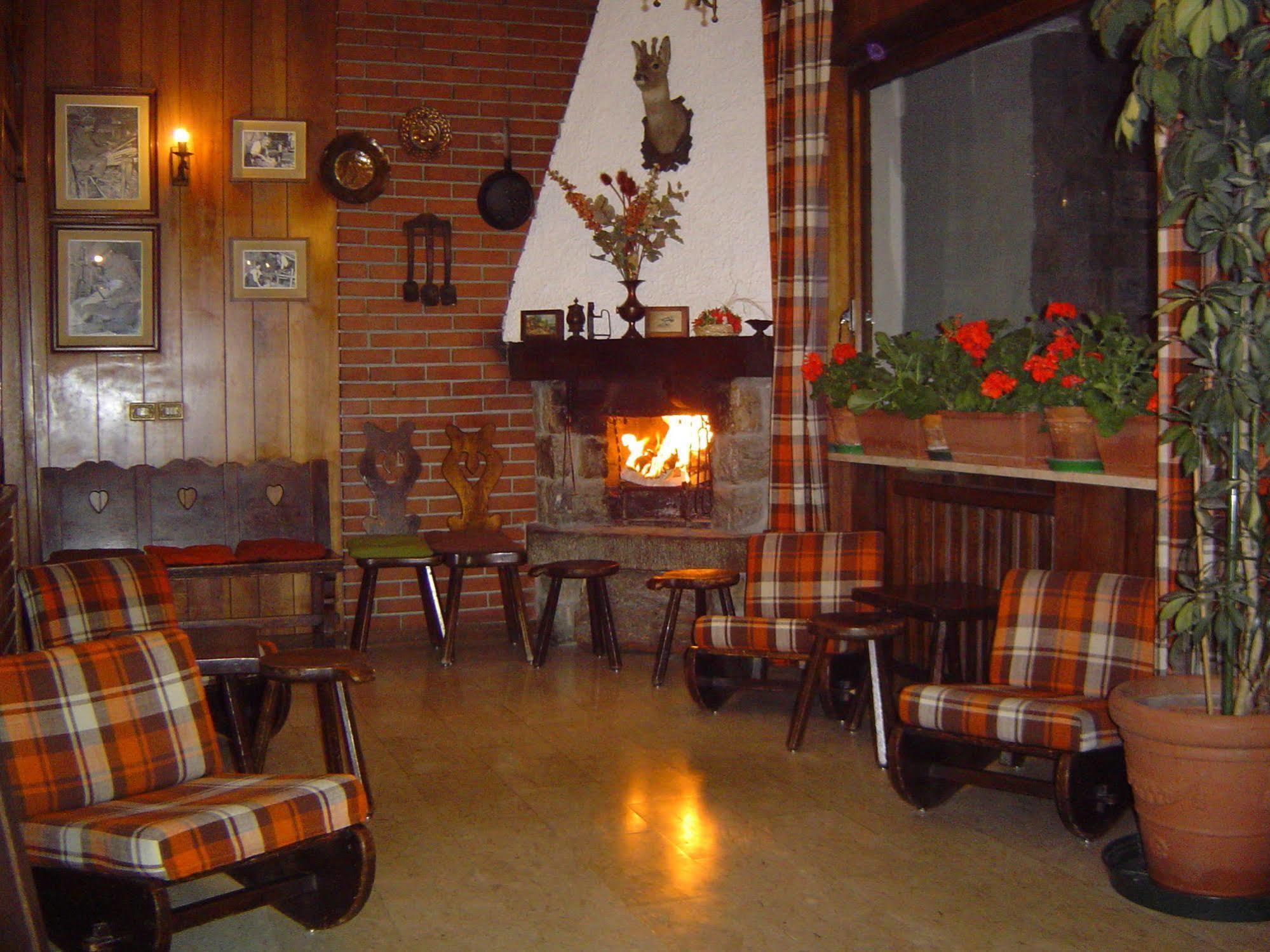Hotel Al Caminetto Valtournenche Bagian luar foto