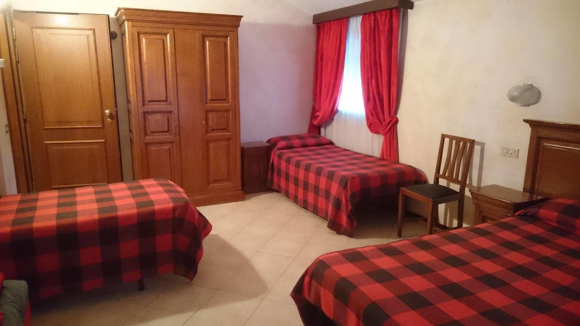 Hotel Al Caminetto Valtournenche Bagian luar foto